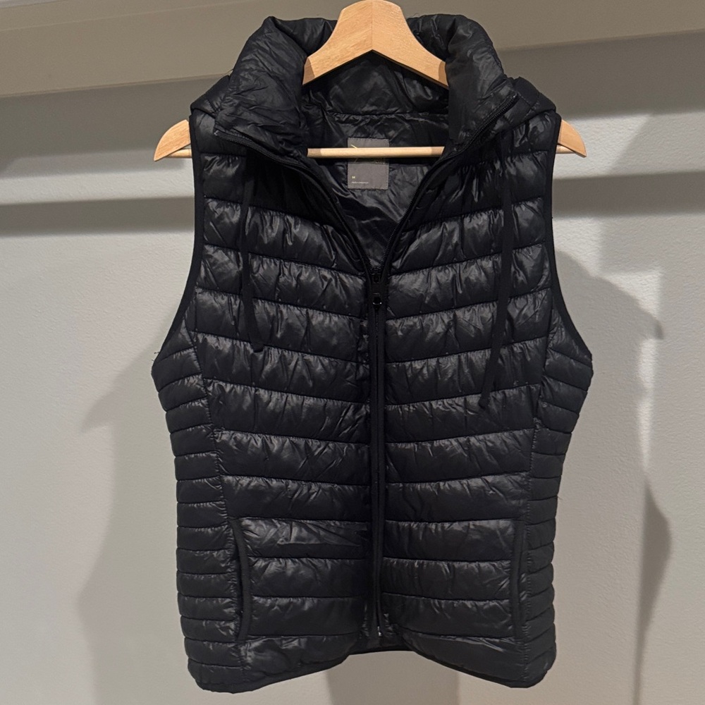 Old Navy Women's Black Puffer Vest